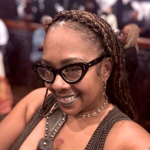 Meet your Posher, April